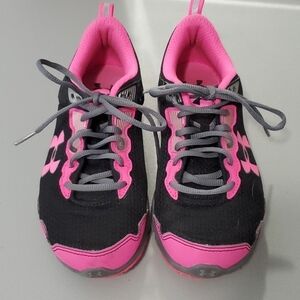 Under Armour size 7 black and pink athletic shoes